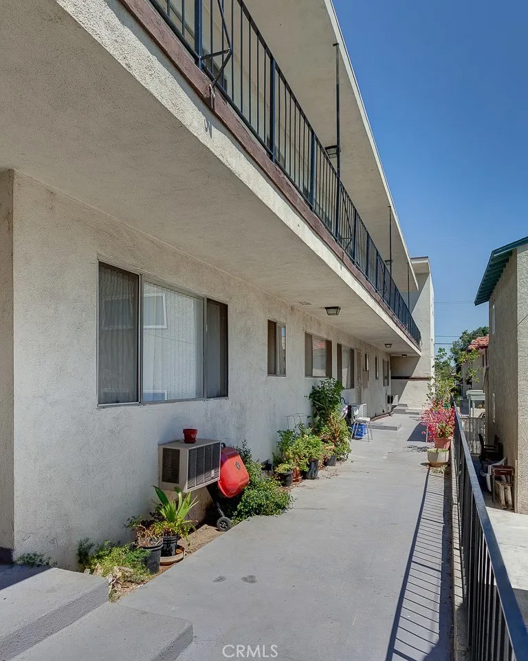 1052 Elm Avenue