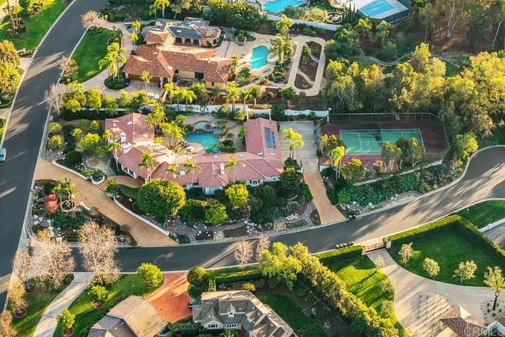 16985 Via Cuesta Verde