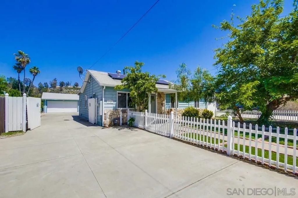 Photo of 8749 Cottonwood Avenue, Santee, CA 92071 (MLS # 260001772)