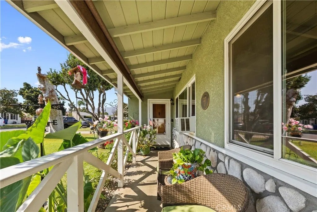 128 N Walnuthaven Drive