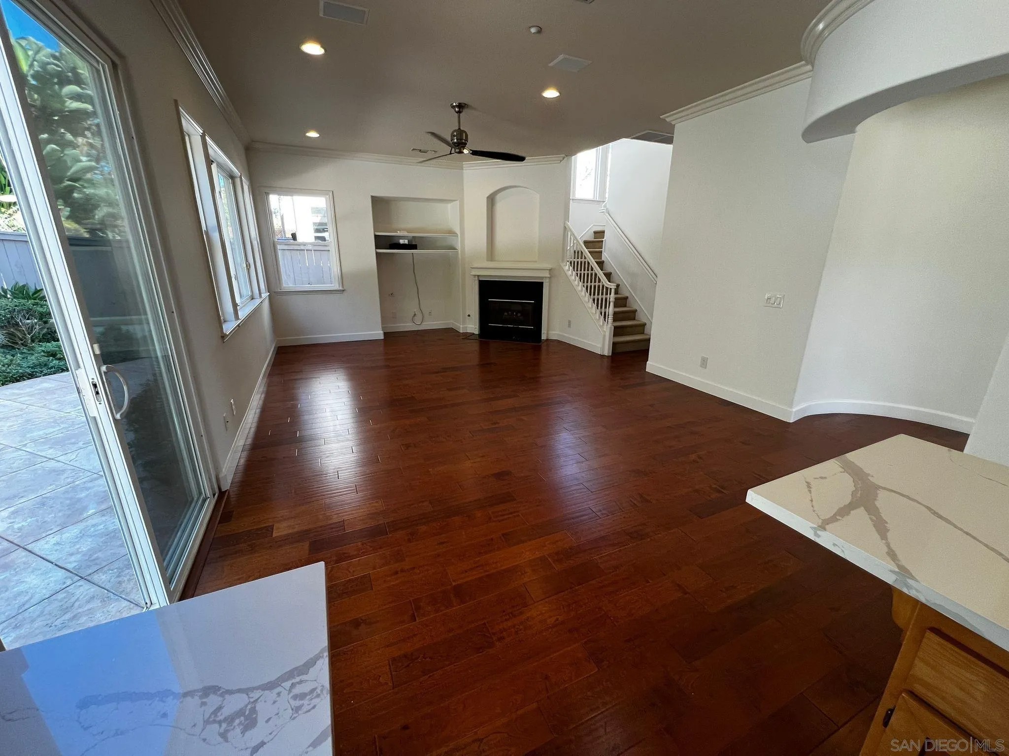 1090 Alexandra Ln