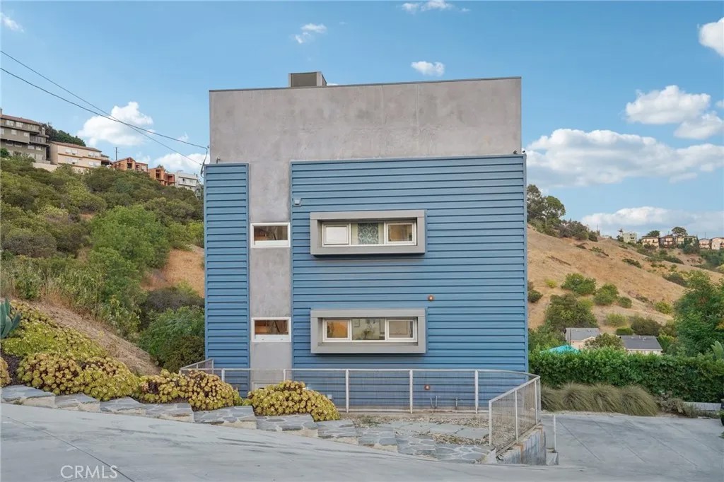 3640 Roseview Avenue