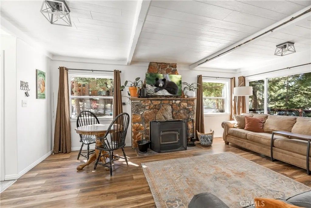 Photo of 185 Spruce Ln, Sugarloaf, CA 92386 (MLS # SW26078448)