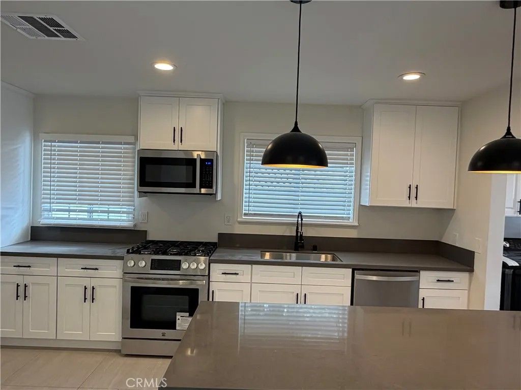 Photo of 19216 Calvert Street, Tarzana, CA 91335 (MLS # SR26008014)