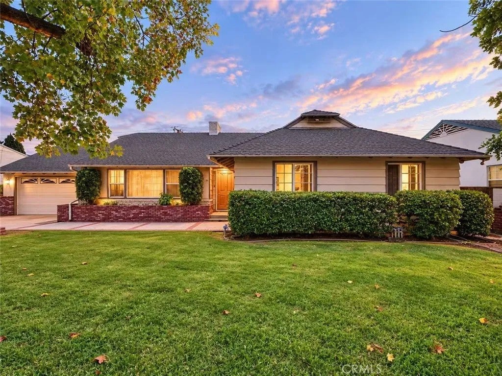 50 W Woodruff Avenue