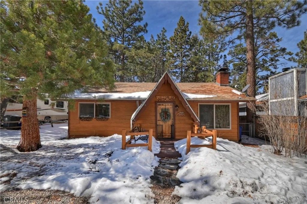 Photo of 328 Wabash Ave, Sugarloaf, CA 92386 (MLS # IG26042487)