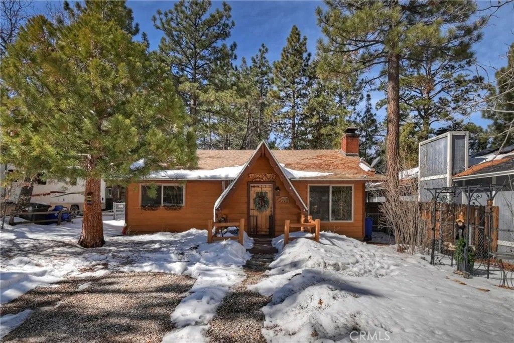 Photo of 328 Wabash Ave, Sugarloaf, CA 92386 (MLS # IG26042487)