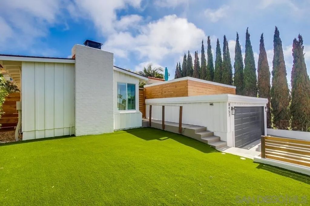 Photo of 8457 Paseo Del Ocaso, La Jolla, CA 92037 (MLS # 260007528)