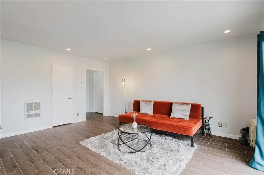 3734 S Canfield 330