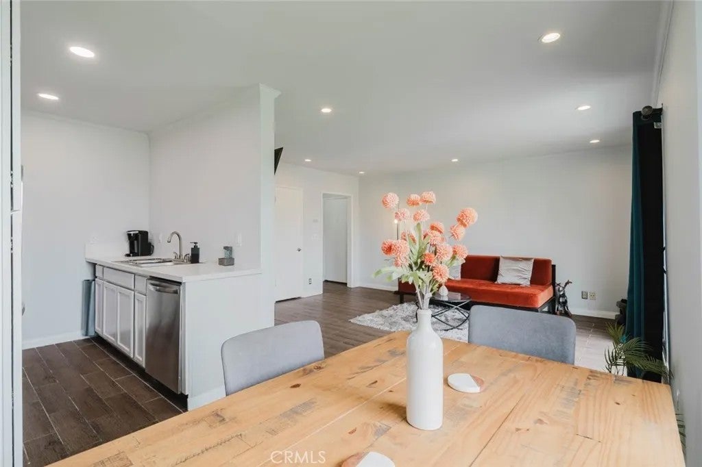 3734 S Canfield 330
