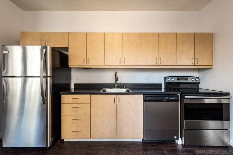 1041-47 6th Ave