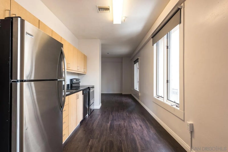 1041-47 6th Ave