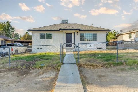 Photo of 1218 Water Street, Bakersfield, CA 93305 (MLS # SR25279307)