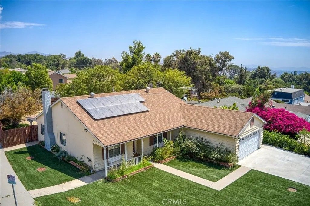 Photo of 14022 Arlee, Sylmar, CA 91342 (MLS # SR25260957)