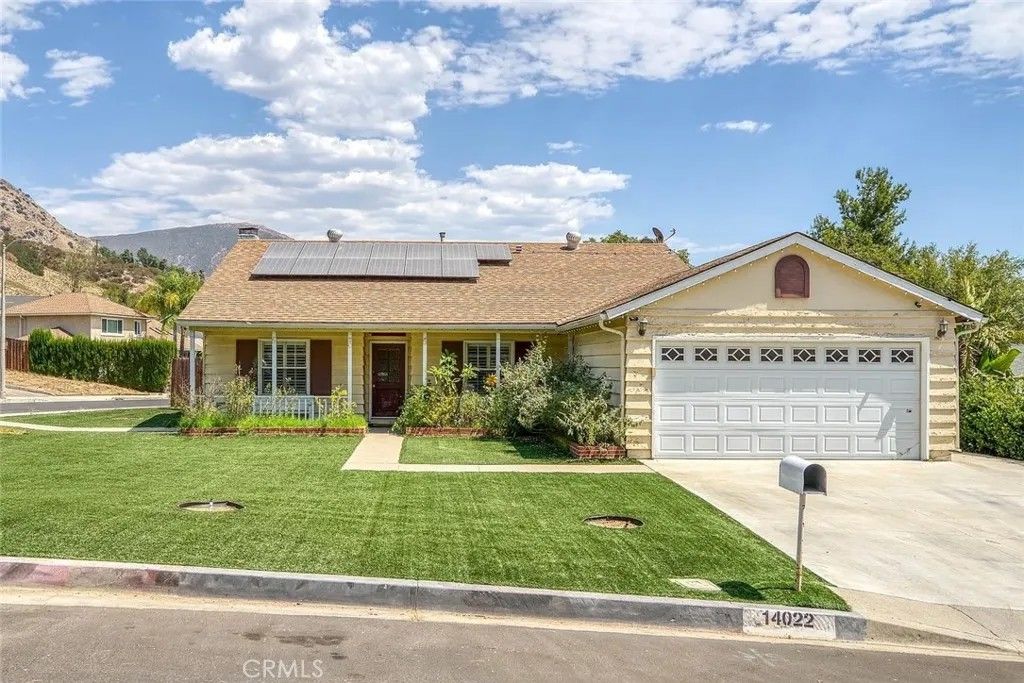 Photo of 14022 Arlee, Sylmar, CA 91342 (MLS # SR25260957)