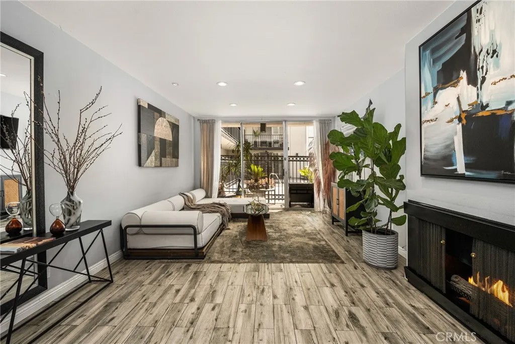 1351 N Crescent Heights 114