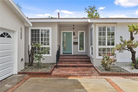 Photo of 9233 Swinton Avenue, North Hills, CA 91343 (MLS # SR25273262)