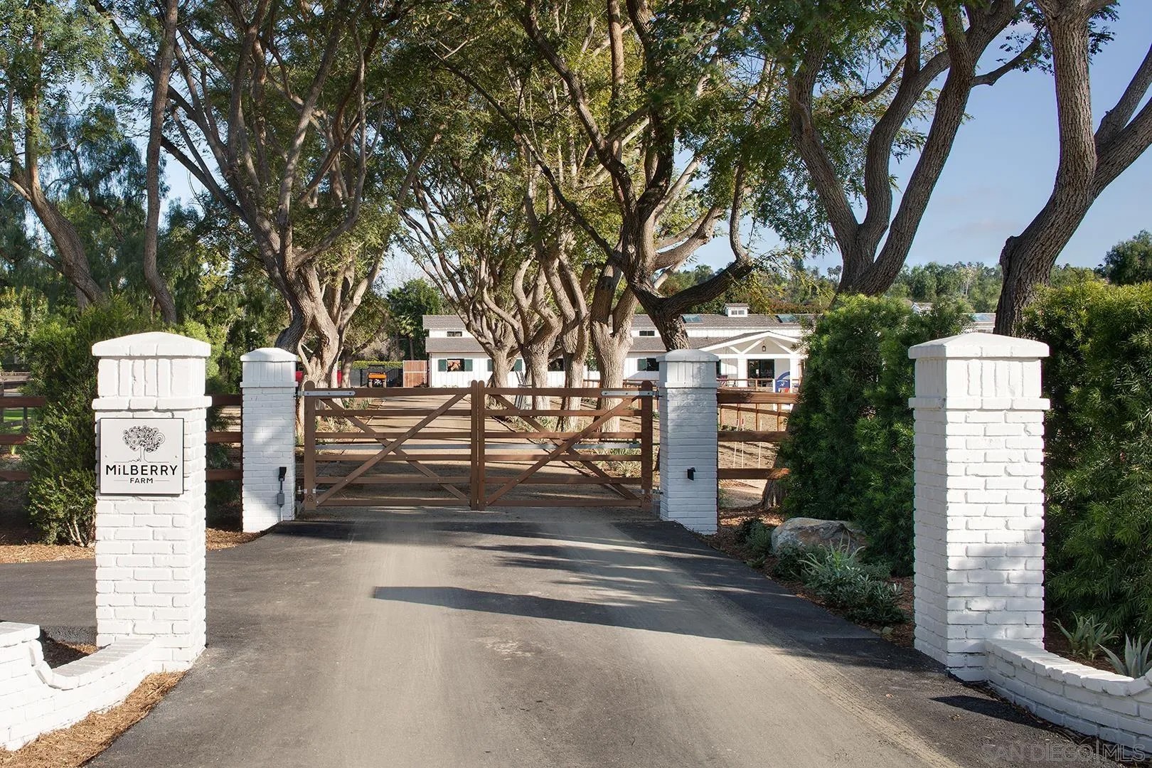 16147 Via De Santa Fe