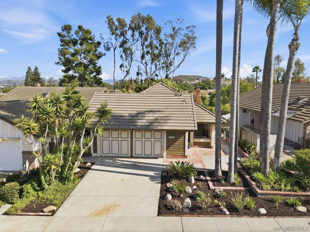 Photo of 1137 Brewley LN, Vista, CA 92081 (MLS # 260011562)