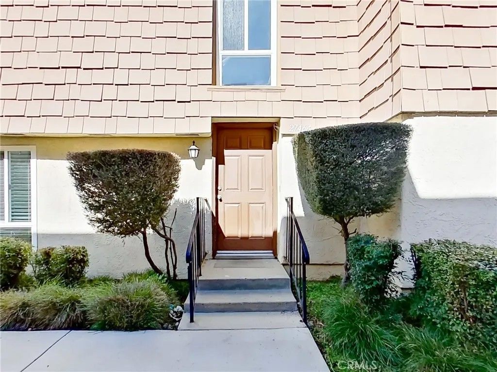 Photo of 27464 Country Glen, Agoura Hills, CA 91301 (MLS # SR26031784)