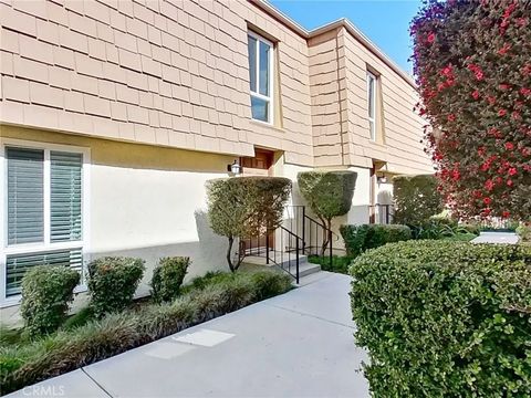Photo of 27464 Country Glen, Agoura Hills, CA 91301 (MLS # SR26031784)