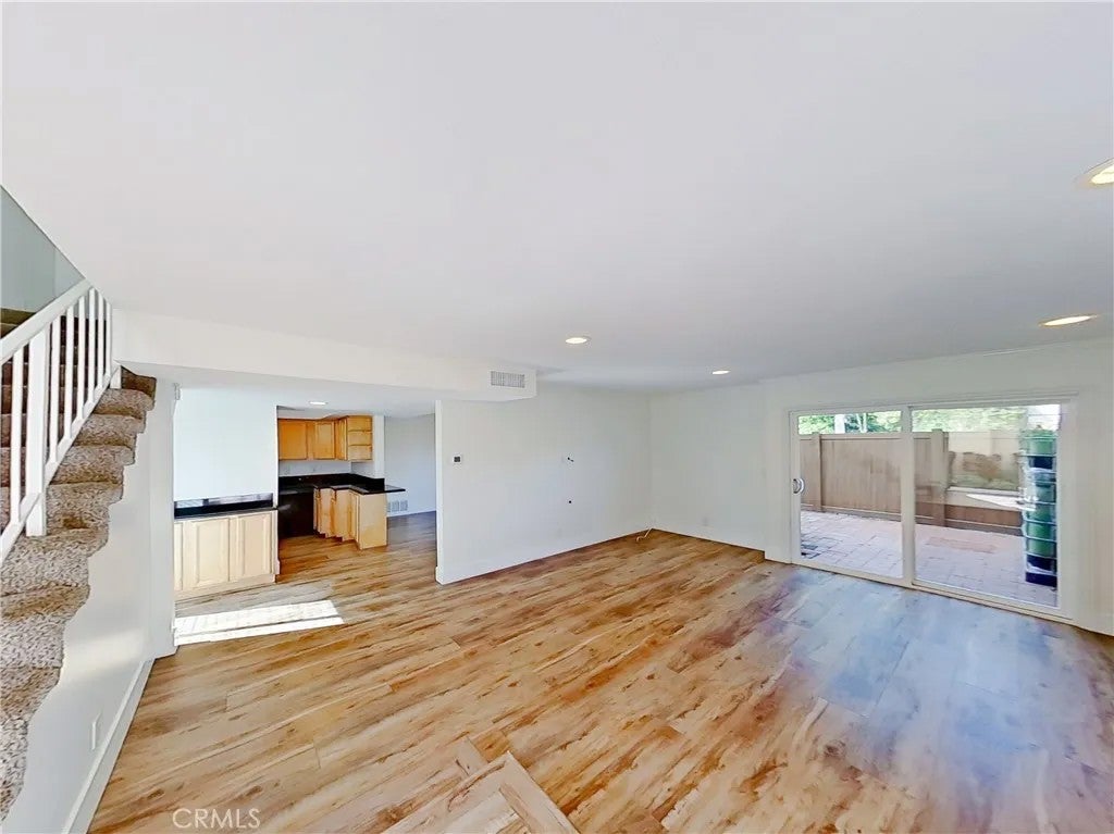 27464 Country Glen