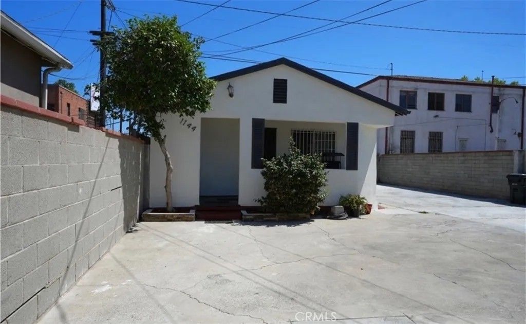 Photo of 1144 W 85th St, Los Angeles, CA 90044 (MLS # IV26022970)