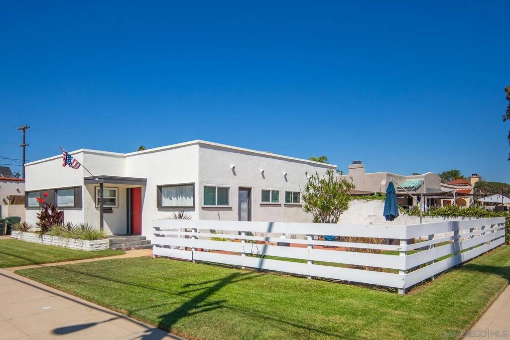 Photo of 625 10th St, Coronado, CA 92118 (MLS # 250040998)