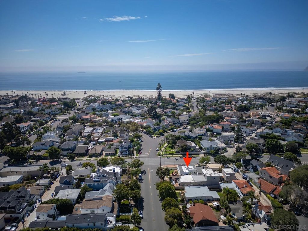 Photo of 625 10th St, Coronado, CA 92118 (MLS # 250040998)
