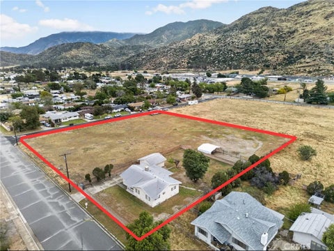 Photo of 514 E Victory Avenue, Banning, CA 92220 (MLS # SW26077921)
