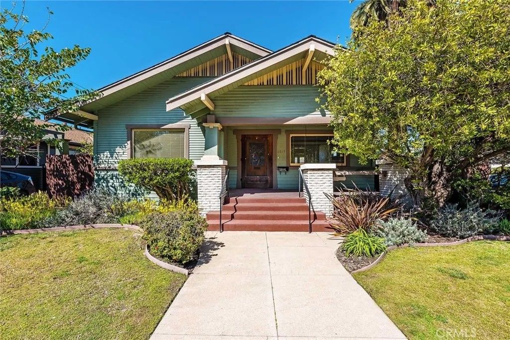 Photo of 2515 E 4th Street, Long Beach, CA 90814 (MLS # PW26094704)