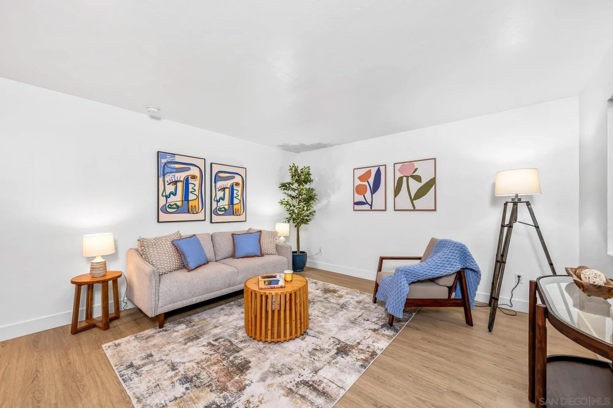 1030 Robinson Ave 104