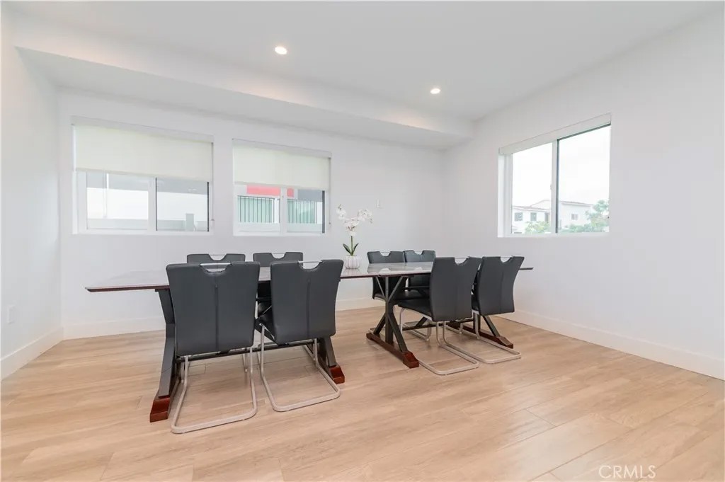 1444 W 37th Street