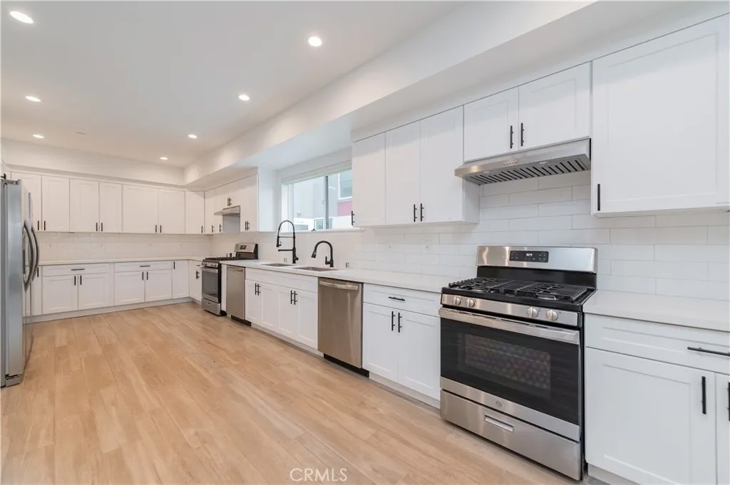 1444 W 37th Street