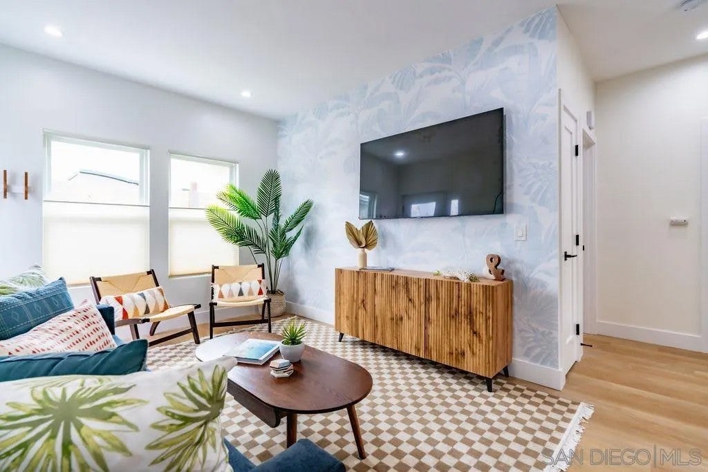 725 Pennsylvania Ave 727-1
