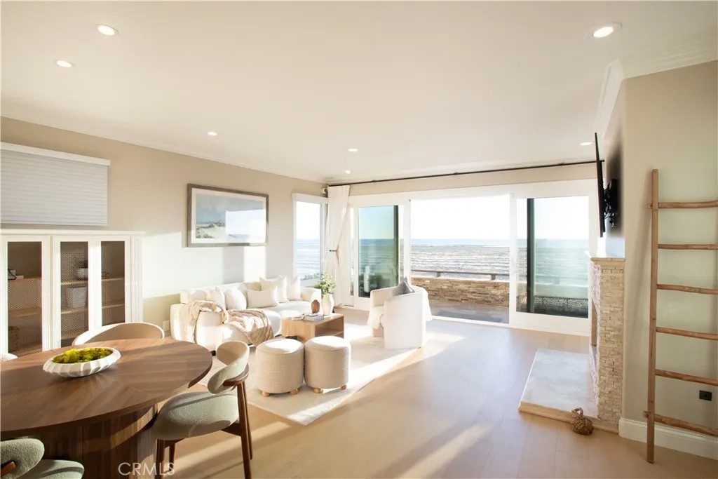 2712 W Oceanfront