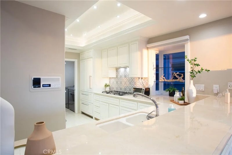 2712 W Oceanfront