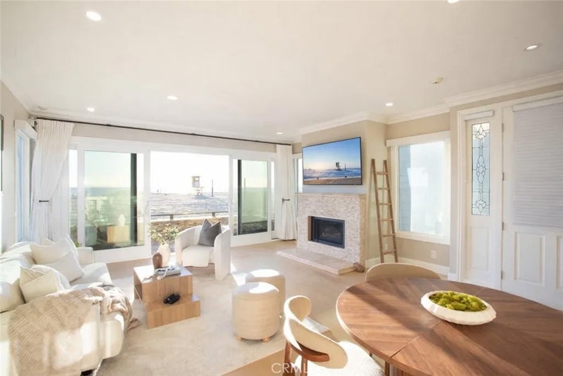 2712 W Oceanfront