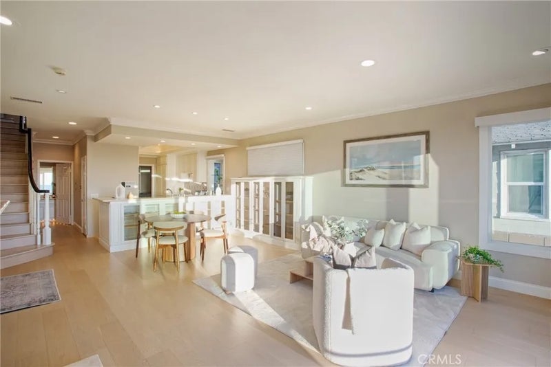 2712 W Oceanfront