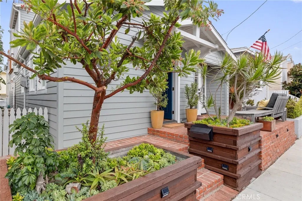 429 Longfellow Avenue