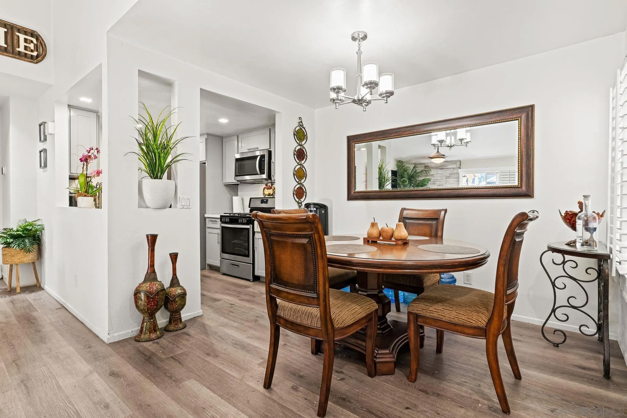 2085 Lakeridge Cir 203