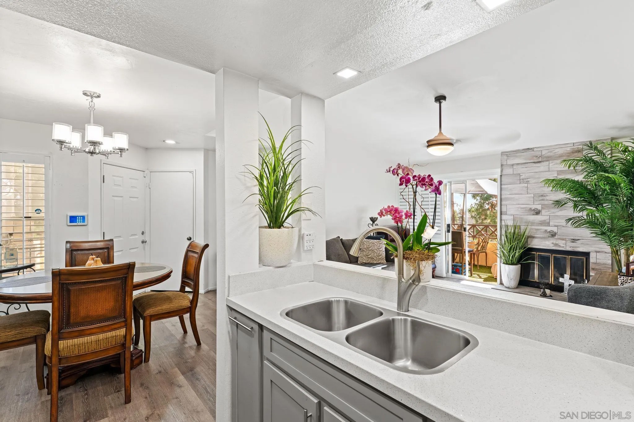 2085 Lakeridge Cir 203