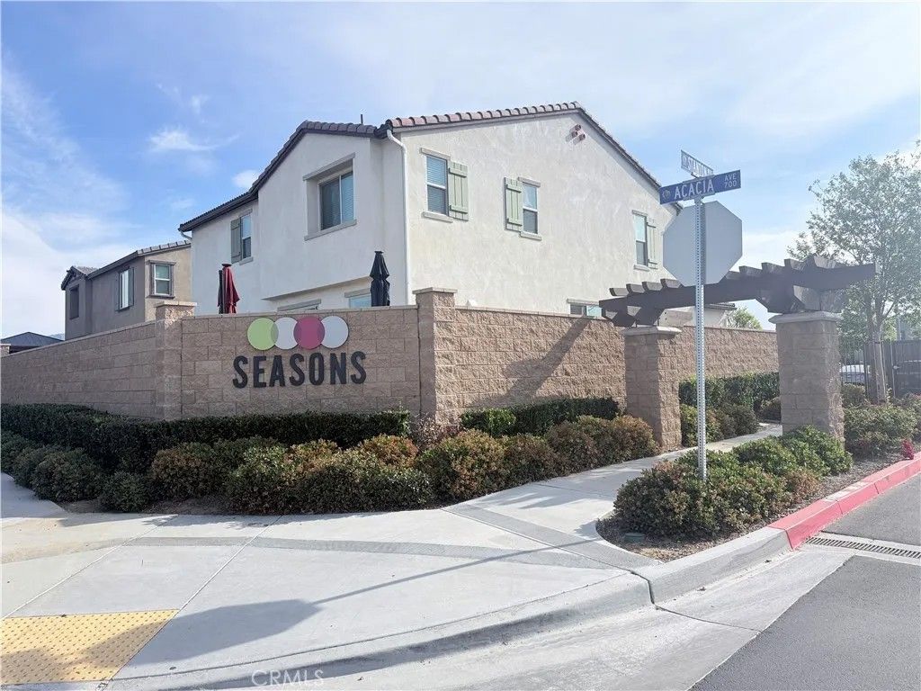 Photo of 729 S Sumac Ln, Rialto, CA 92376 (MLS # TR26067692)