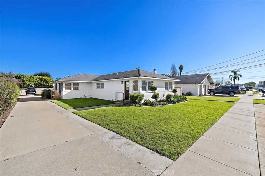 Photo of 364 East 18th Street, Costa Mesa, CA 92627 (MLS # NP26013824)