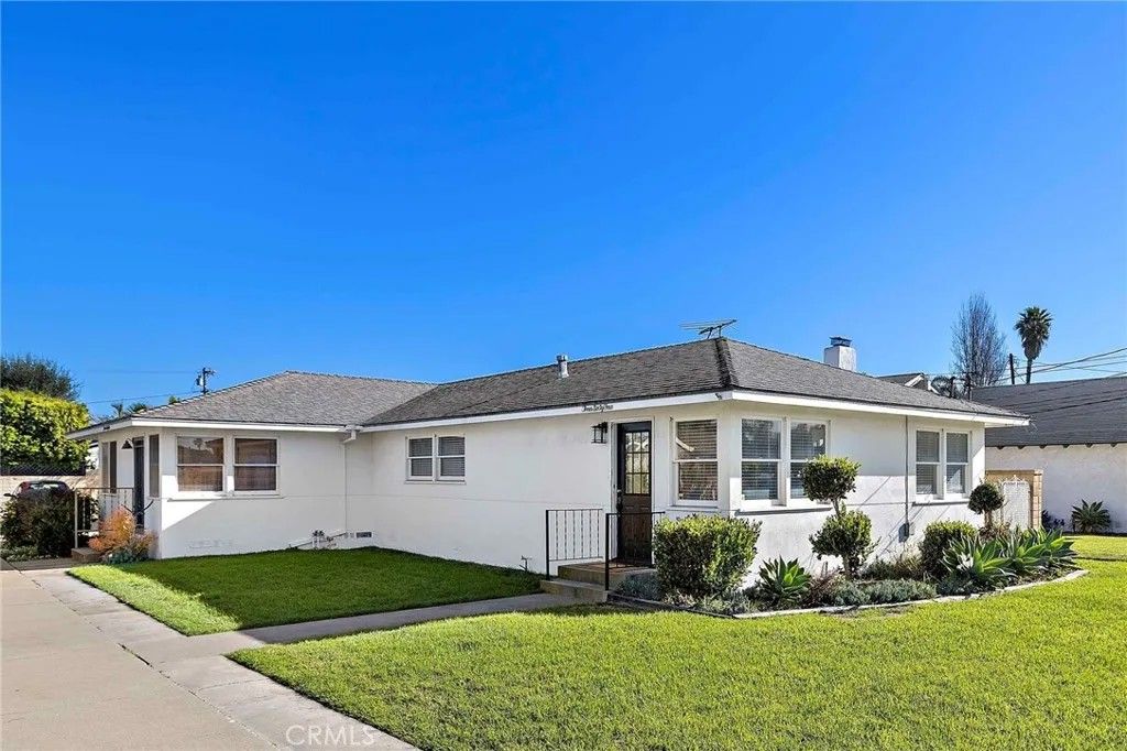 Photo of 364 East 18th Street, Costa Mesa, CA 92627 (MLS # NP26013824)