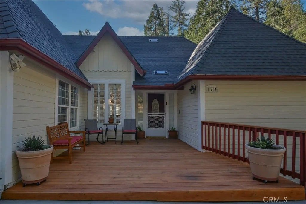 Photo of 145 Birchwood Dr, Lake Arrowhead, CA 92352 (MLS # CV26056687)