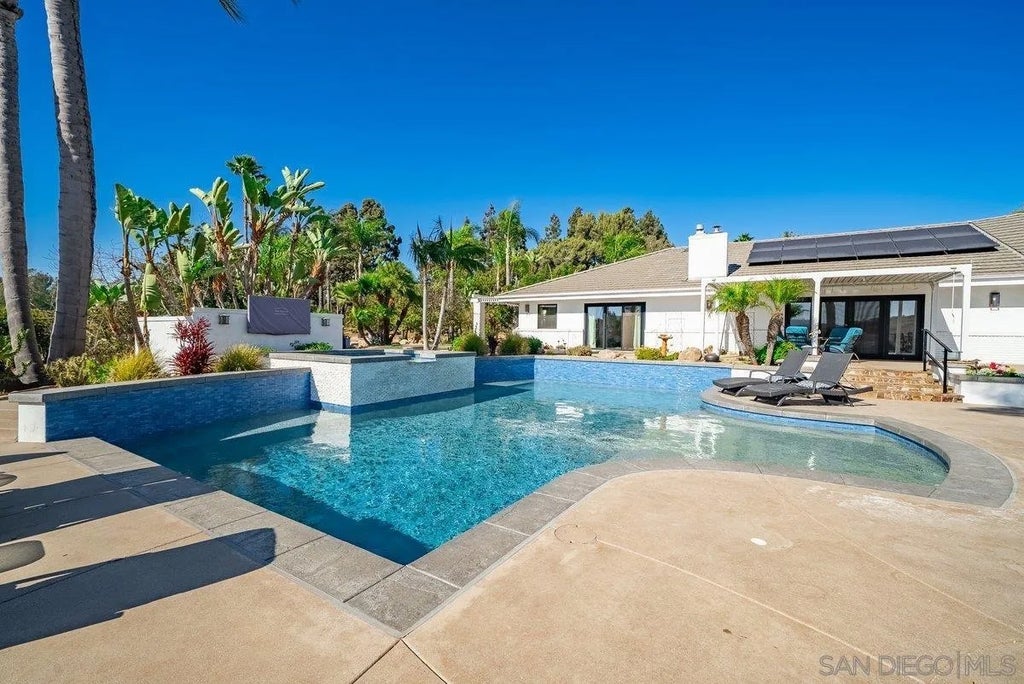 Photo of 33 Gateview DR, Fallbrook, CA 92028 (MLS # 260020649)