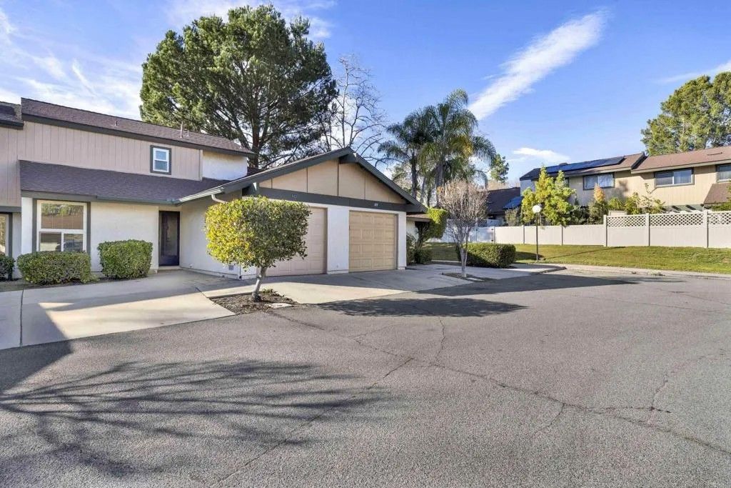 Photo of 522 Smoketree Gln, Escondido, CA 92026 (MLS # NDP2600460)