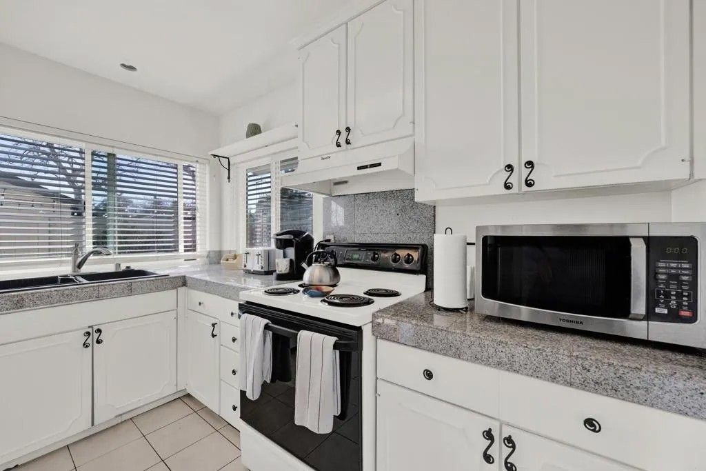 Photo of 522 Smoketree Gln, Escondido, CA 92026 (MLS # NDP2600460)