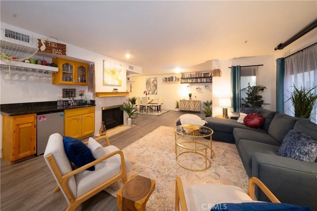 Photo of 8744 Burnet Ave #7, North Hills, CA 91343 (MLS # SR26008254)